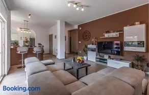 3 Bedroom Awesome Home In Marcana - Image 2
