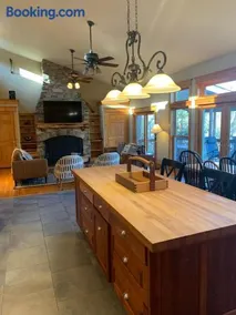 Spektakulær villa med 5 soveværelser ved Lakefront beliggende i hjertet af Catskills - Image 3