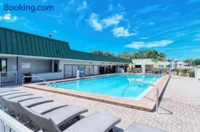 Heated Pool, Bunk Beds, King Bed, Huge TV, Marina, Tiki Bar - Image 5