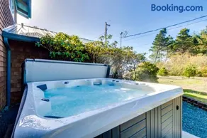 Pacific Breeze Hideaway - Image 1
