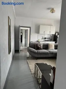 Platinum House - Image 2