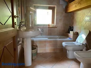 Beautiful chalet accommodation with covered parking - Image 2