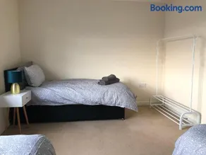 Bray House - Perfect for Large Groups - Image 4