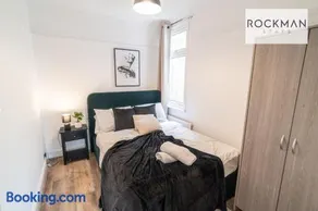 5 Bed Apartment Close To Beach with Off-street parking - Perfect for Contractors - Fast Wi-Fi - Close to beach - Image 3