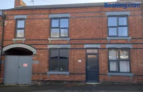 Springfield Gardens - 4 Bedroom House, 8 Beds, Close to J26 M1-A52 - Ilkeston - Long Eaton - Nottingham - Derbyshire - 400Mbs WiFi Free Parking! - Image 2