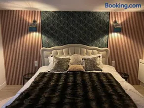 Suite d'amour et détente jacuzzi, sauna et massage - Image 4