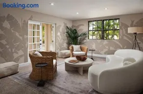 Luxe Retreat With Private Pool Near Beach - The June 3 bedroom - Image 3