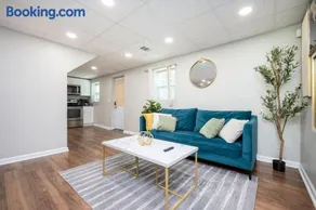 Tranquil 2bd Oasis 10 Min to Airport & Downtown - Image 4