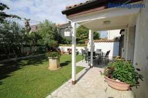 Apartment Sunny Garden - Image 2