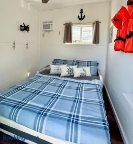 Greenwood Dockside Suites, Hot Tub, Tiki Bar - Image 2