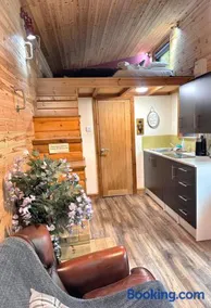 Tiny House-Hot Tub-St Clears-Pembrokeshire-Tenby - Image 2