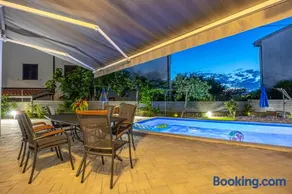 VILLA NINA MALINSKA 150m FROM THE BEACH, SWIMMING POOL - Image 3
