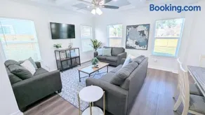 Near Rosenburg & Needville Sleeps 9 Pet Friendly - Image 1