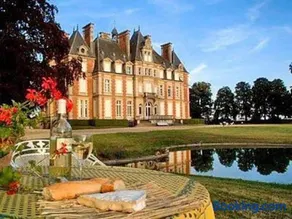 Charming Romantic Tower in Chateau Estate - Image 1