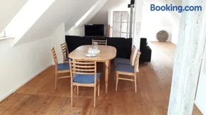 Zentrumsnahe Dachwohnung in grüner Oase - Image 3