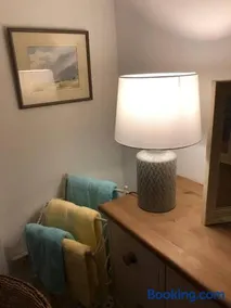 Beautiful riverfront cosy one bedroom apartment - Image 2