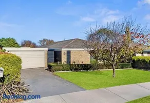 Coastal Retreat, Spacious Home with EV Charging, Alfresco, Parking & WiFi - Image 1