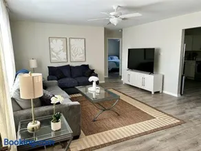 New updated Apt Half A Mile to Downtown Libertyville - Image 1