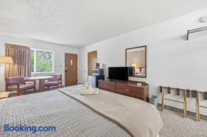 Eagle Motel Suite 226 - Image 4