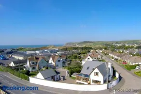 CROYDE WAVES 4 Bedrooms - Image 2