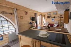 Cozy retreat just steps from the slopes - Image 1