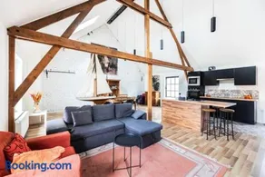 Large bright apartment - Image 1
