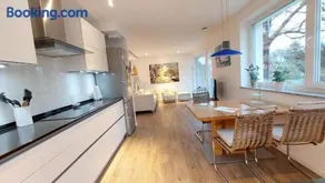 Stilvolle Wohnung in Elbnähe mit Balkon, Parkplatz - Image 4