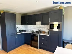 Spacious 3-Bedroom Chalet on Country Estate near Glasgow - sleeps 6 - Image 3