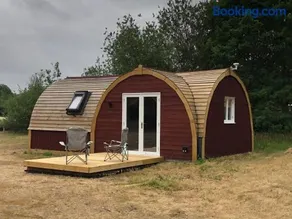 Muntjac Cabin - Image 1