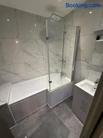 Harewood lodge hot tub retreat - Image 3