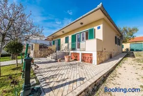Holiday House Lavanda - Image 2