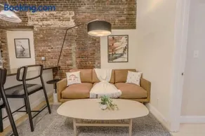 Simple Spacious Apartment - Image 1
