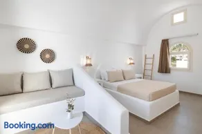 Commercio Suites Santorini - Image 1