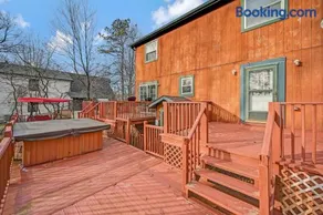 Pocono Chalet Towamensing with Hot Tub Lake and Pool - Image 2