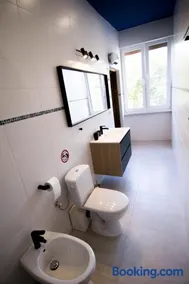 Luxurio rooms with baths - Image 4