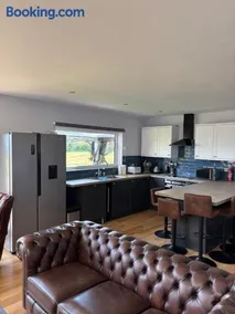 Elegant & Luxurious 4 Bedroom Holiday Home MV - Image 5