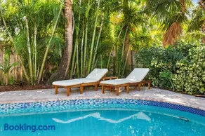 A Slice of Paradise - Bel Air Beach House with Private Pool, 30-35 min to FIFA - Image 3