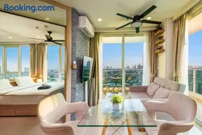 Rare Panoramic Sea, City & Mountain Views - XXL Balcony - 1Gbps Blazing Fast Free WIFI - Pool - Gym - Pool Table - Steam - Sauna - Bar - Image 4
