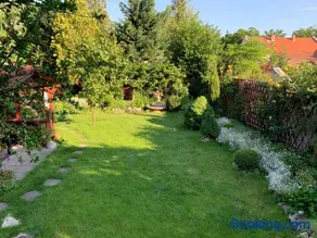 Quiet room in Budapest near airport with free parking - Image 1