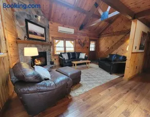 Secluded Mountain Lodge Near Williamsport with a Fireplace, Deck, and Pet-Friendly - Image 1