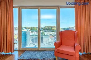 Panoramic city centre apartment by Polo Apartments - Image 5