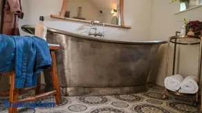 Host & Stay - Tin Bath - Image 3