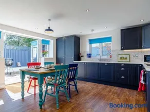 2 Bed in Holsworthy oc-82455 - Image 1