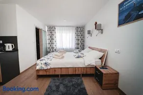 Crossing House - Image 3