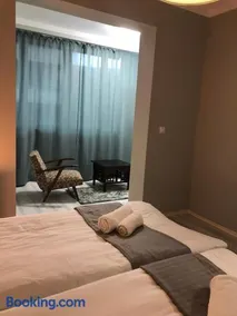 EU metro station, City Center, lovely 3-bedroom apartment, free parking - Image 3