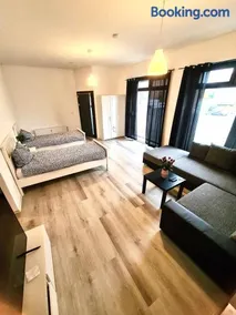 Loft Riva II - Terrasse, Smart TV, Klimaanlage, Parkplatz frei, Minibar - Image 1