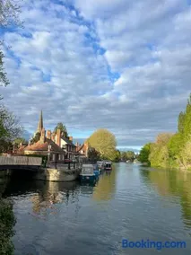 Modern and Cozy Retreat in Abingdon - Oxford- Sleeps 4 in a Quiet Location - Image 2