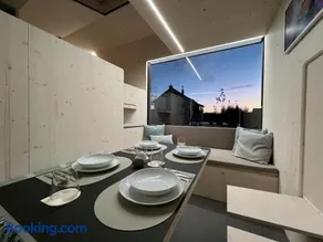 Stylish tiny house in an urban oasis - Image 4