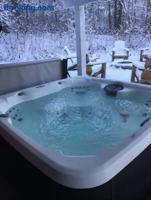 Modern Pine Tree Chalet with HOT TUB, Outdoor TV, VIEWS, Games & POOL 5 mins away!! - Image 2