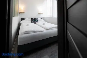 Roomstore Studio Apartments - Image 3